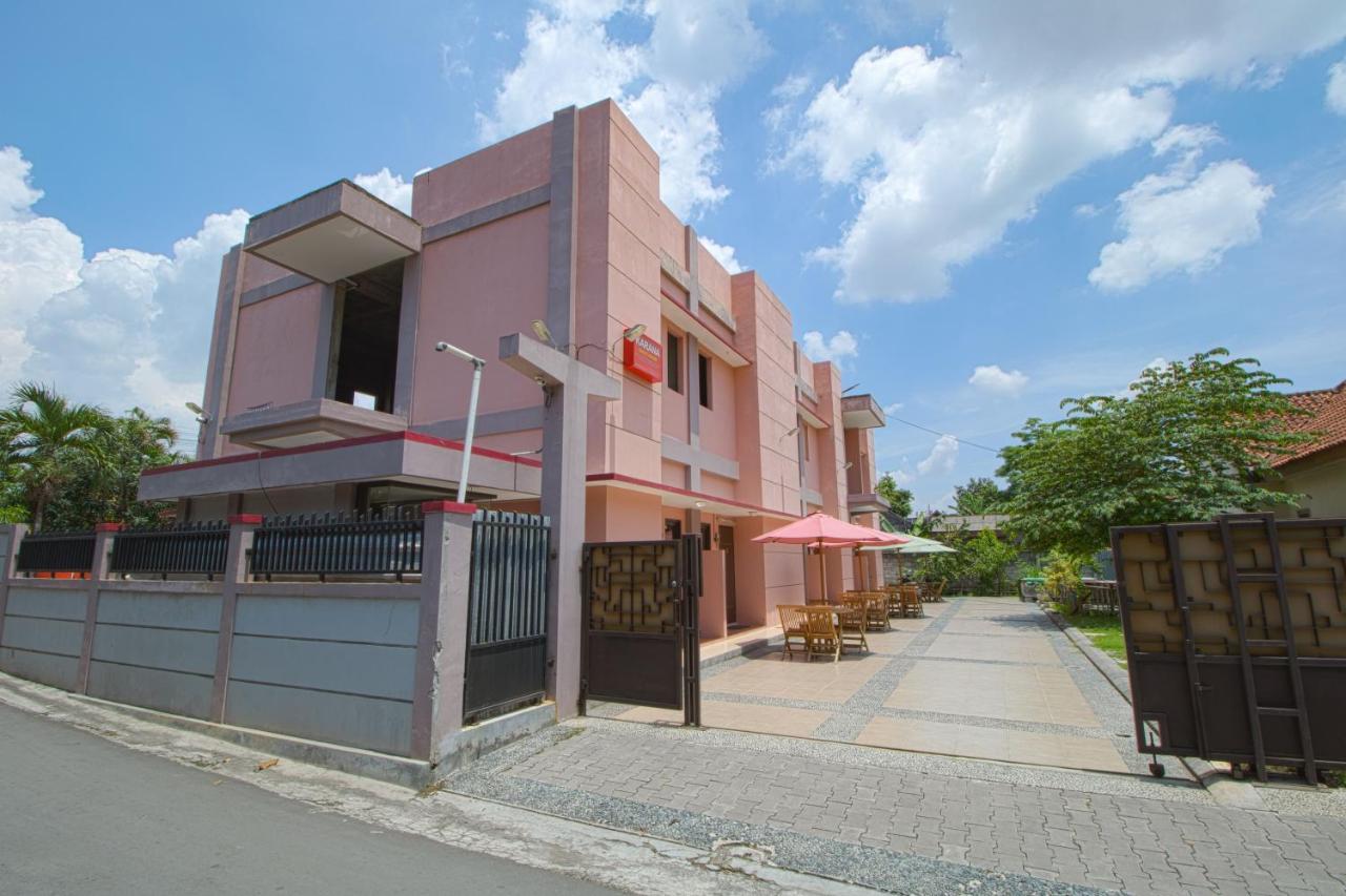 Karana House Syariah Hotel Melati Exterior photo