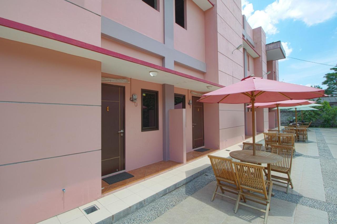Karana House Syariah Hotel Melati Exterior photo